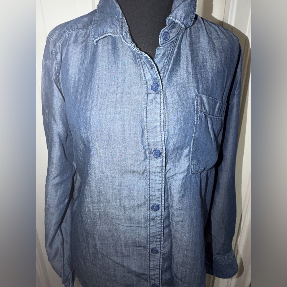 Women's size medium Liz Claiborne Blue shirt, top, blouse - Picture 2 of 6